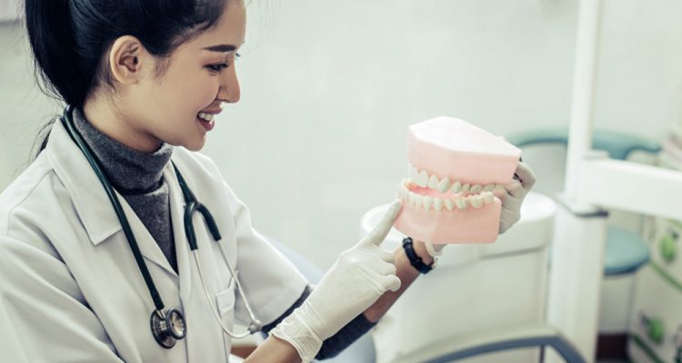 Conheça os tipos de implante dentário